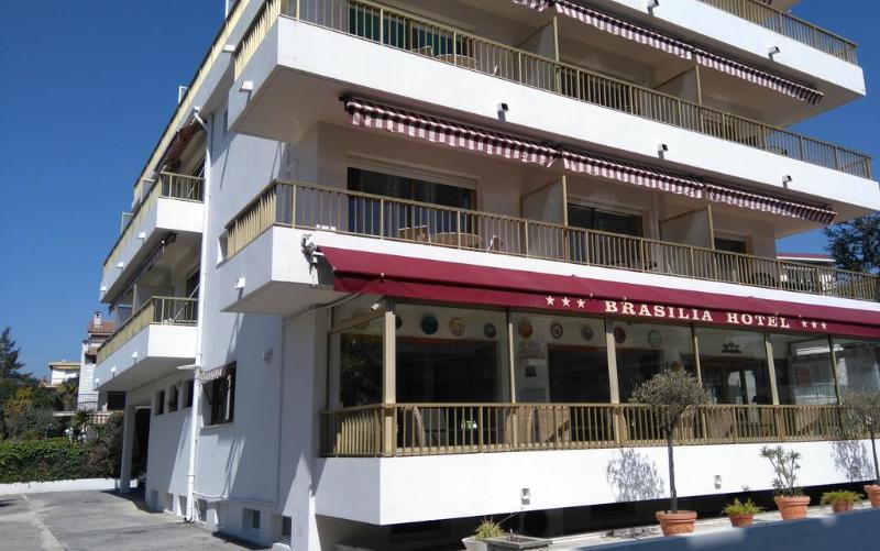 Hotel Restaurant Brasilia Кань-сюр-Мер Экстерьер фото